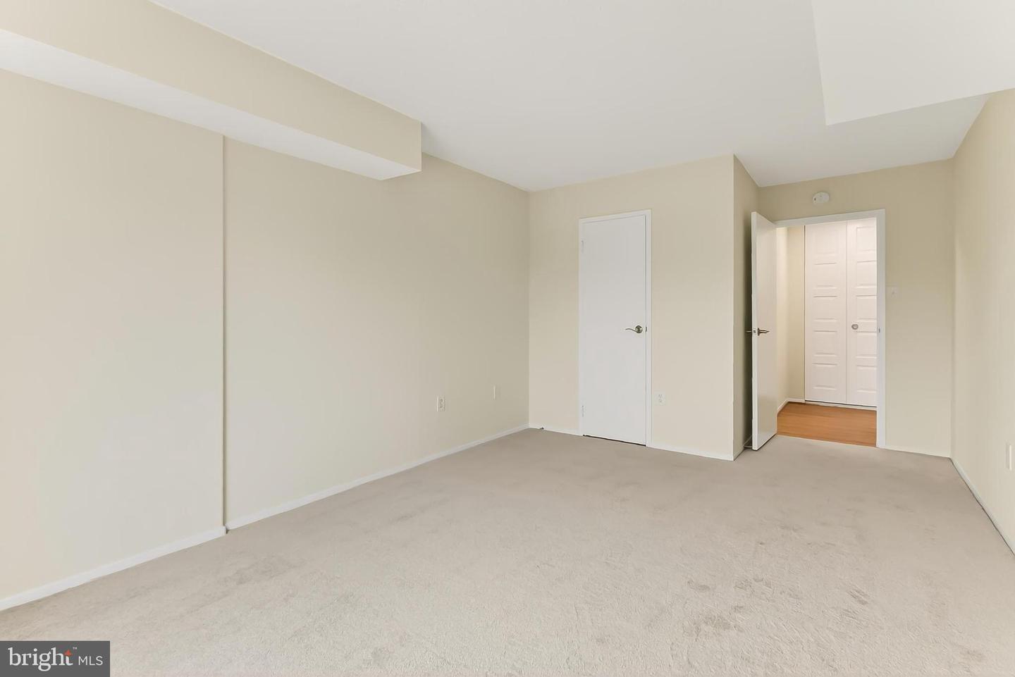 4500 S FOUR MILE RUN DR #623, ARLINGTON, Virginia 22204, 2 Bedrooms Bedrooms, 6 Rooms Rooms,2 BathroomsBathrooms,Residential,For sale,4500 S FOUR MILE RUN DR #623,VAAR2059552 MLS # VAAR2059552
