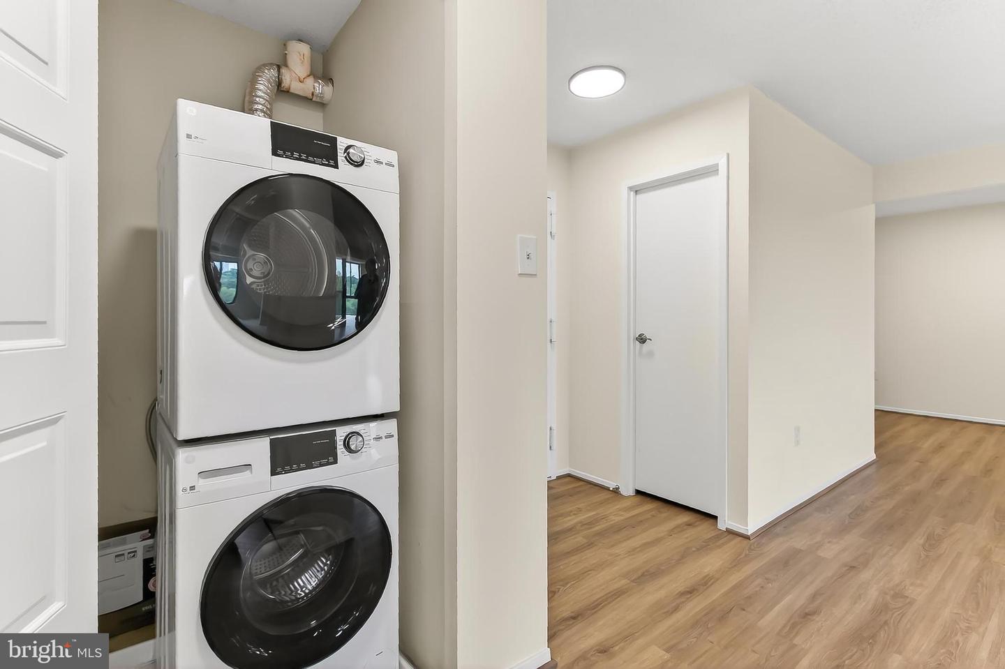 4500 S FOUR MILE RUN DR #623, ARLINGTON, Virginia 22204, 2 Bedrooms Bedrooms, 6 Rooms Rooms,2 BathroomsBathrooms,Residential,For sale,4500 S FOUR MILE RUN DR #623,VAAR2059552 MLS # VAAR2059552