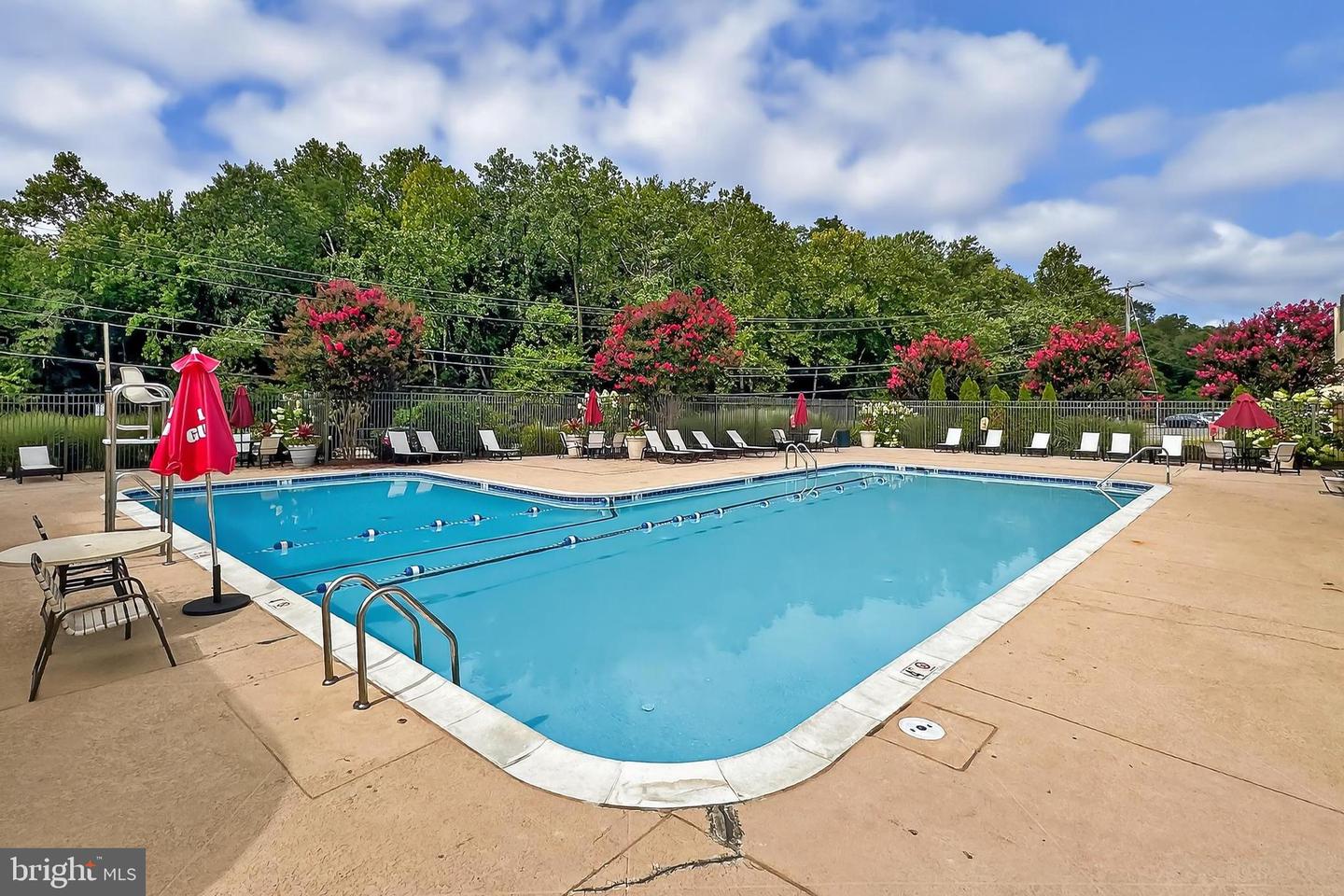 4500 S FOUR MILE RUN DR #623, ARLINGTON, Virginia 22204, 2 Bedrooms Bedrooms, 6 Rooms Rooms,2 BathroomsBathrooms,Residential,For sale,4500 S FOUR MILE RUN DR #623,VAAR2059552 MLS # VAAR2059552