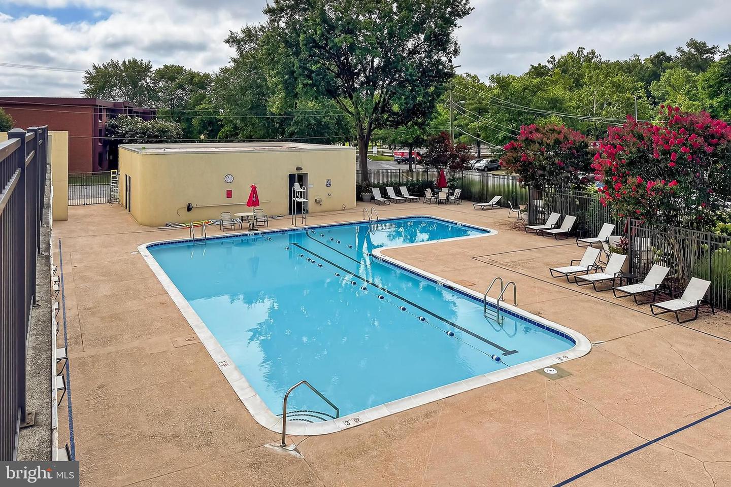 4500 S FOUR MILE RUN DR #623, ARLINGTON, Virginia 22204, 2 Bedrooms Bedrooms, 6 Rooms Rooms,2 BathroomsBathrooms,Residential,For sale,4500 S FOUR MILE RUN DR #623,VAAR2059552 MLS # VAAR2059552