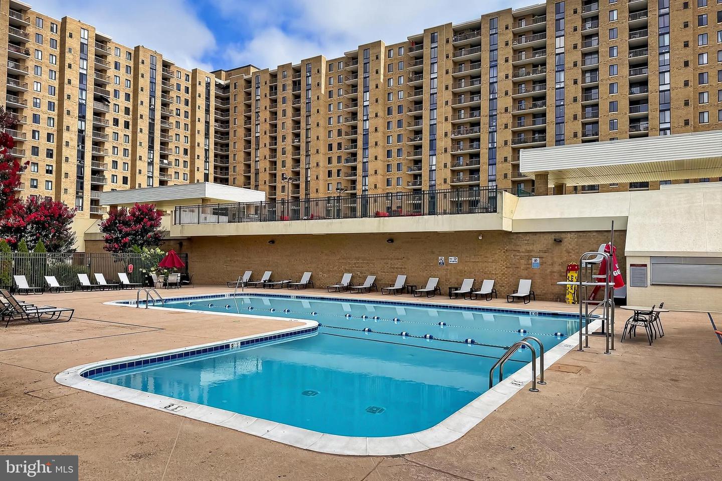 4500 S FOUR MILE RUN DR #623, ARLINGTON, Virginia 22204, 2 Bedrooms Bedrooms, 6 Rooms Rooms,2 BathroomsBathrooms,Residential,For sale,4500 S FOUR MILE RUN DR #623,VAAR2059552 MLS # VAAR2059552