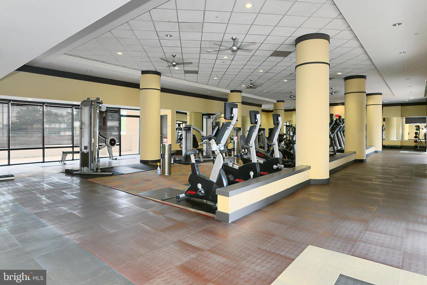 4500 S FOUR MILE RUN DR #623, ARLINGTON, Virginia 22204, 2 Bedrooms Bedrooms, 6 Rooms Rooms,2 BathroomsBathrooms,Residential,For sale,4500 S FOUR MILE RUN DR #623,VAAR2059552 MLS # VAAR2059552