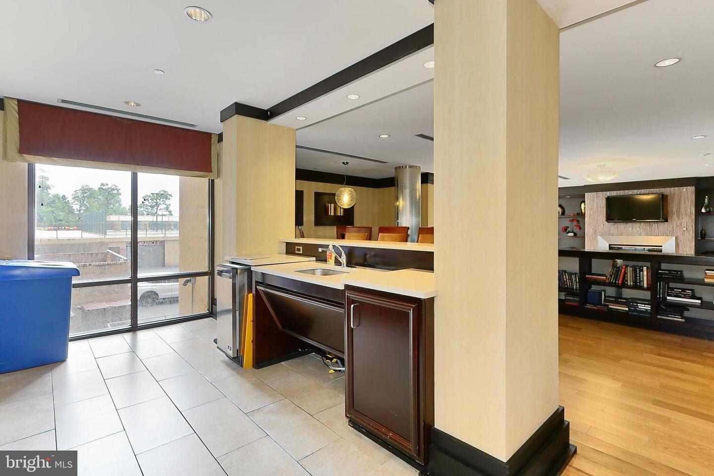 4500 S FOUR MILE RUN DR #623, ARLINGTON, Virginia 22204, 2 Bedrooms Bedrooms, 6 Rooms Rooms,2 BathroomsBathrooms,Residential,For sale,4500 S FOUR MILE RUN DR #623,VAAR2059552 MLS # VAAR2059552