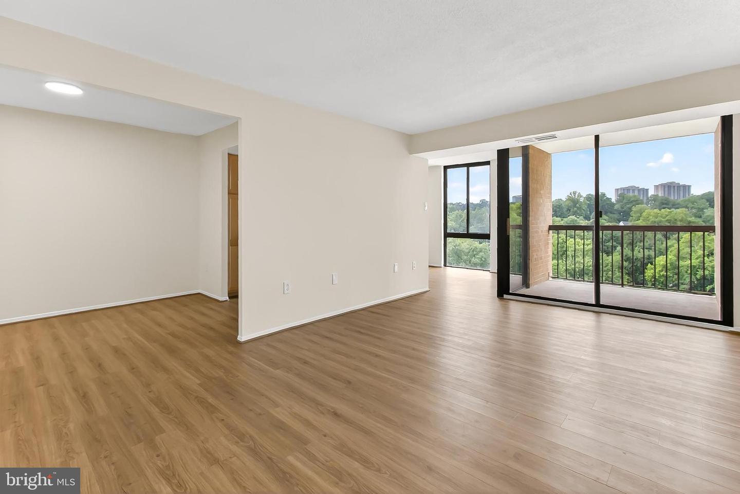 4500 S FOUR MILE RUN DR #623, ARLINGTON, Virginia 22204, 2 Bedrooms Bedrooms, 6 Rooms Rooms,2 BathroomsBathrooms,Residential,For sale,4500 S FOUR MILE RUN DR #623,VAAR2059552 MLS # VAAR2059552