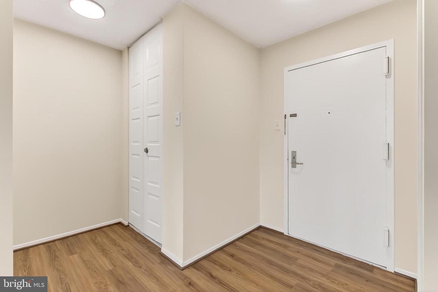 4500 S FOUR MILE RUN DR #623, ARLINGTON, Virginia 22204, 2 Bedrooms Bedrooms, 6 Rooms Rooms,2 BathroomsBathrooms,Residential,For sale,4500 S FOUR MILE RUN DR #623,VAAR2059552 MLS # VAAR2059552