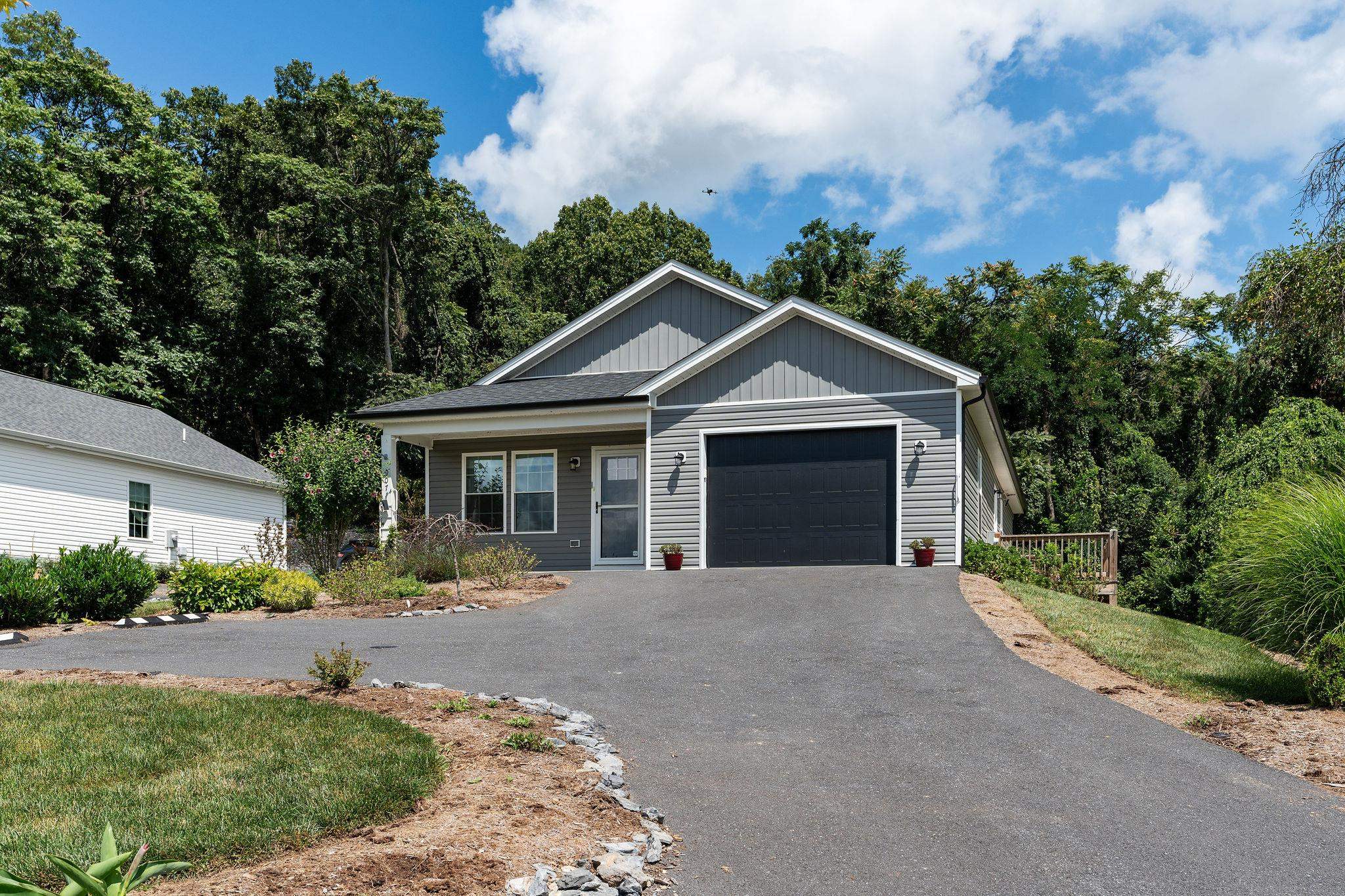 907 POWHATAN ST, STAUNTON, Virginia 24401, 3 Bedrooms Bedrooms, ,2 BathroomsBathrooms,Residential,907 POWHATAN ST,667892 MLS # 667892