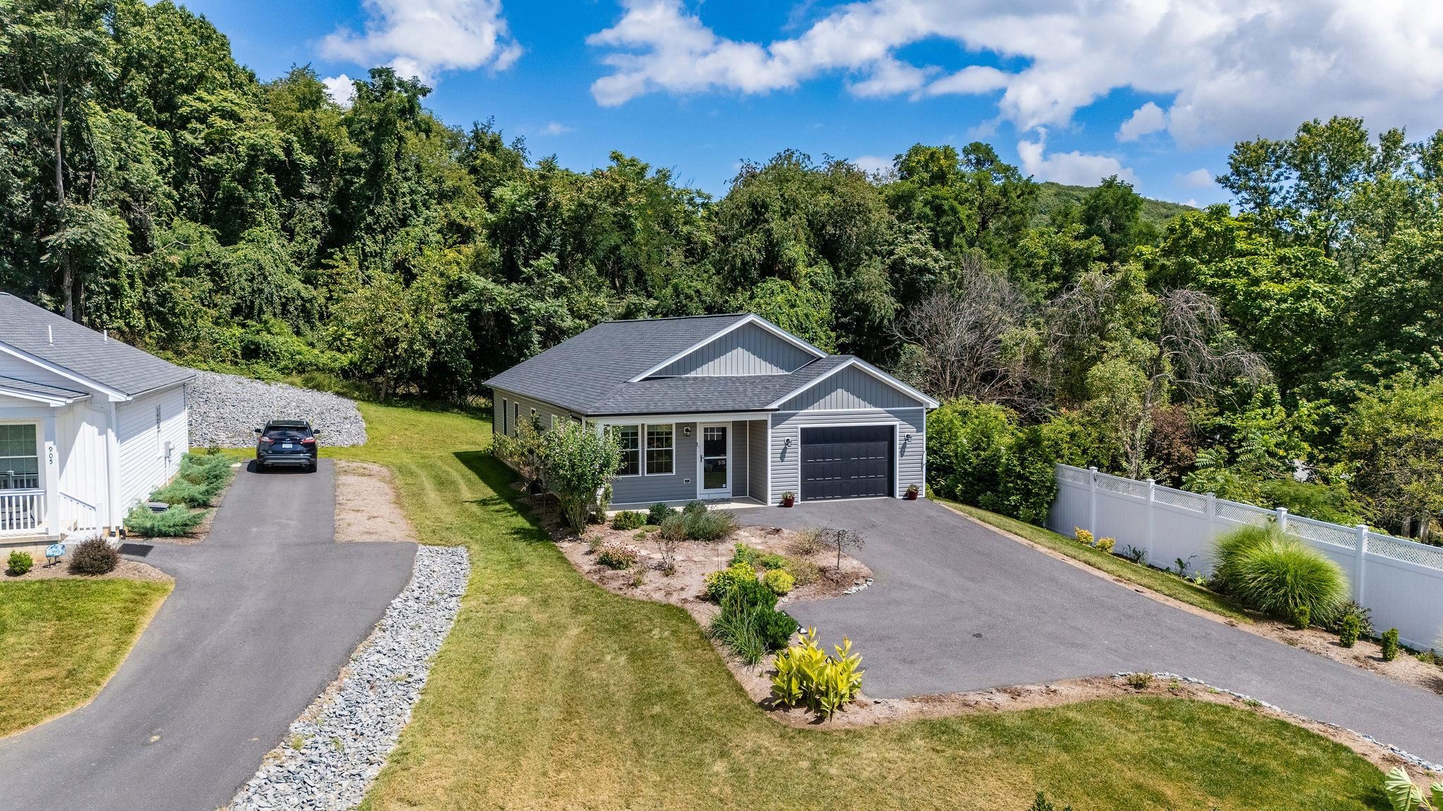 907 POWHATAN ST, STAUNTON, Virginia 24401, 3 Bedrooms Bedrooms, ,2 BathroomsBathrooms,Residential,907 POWHATAN ST,667892 MLS # 667892