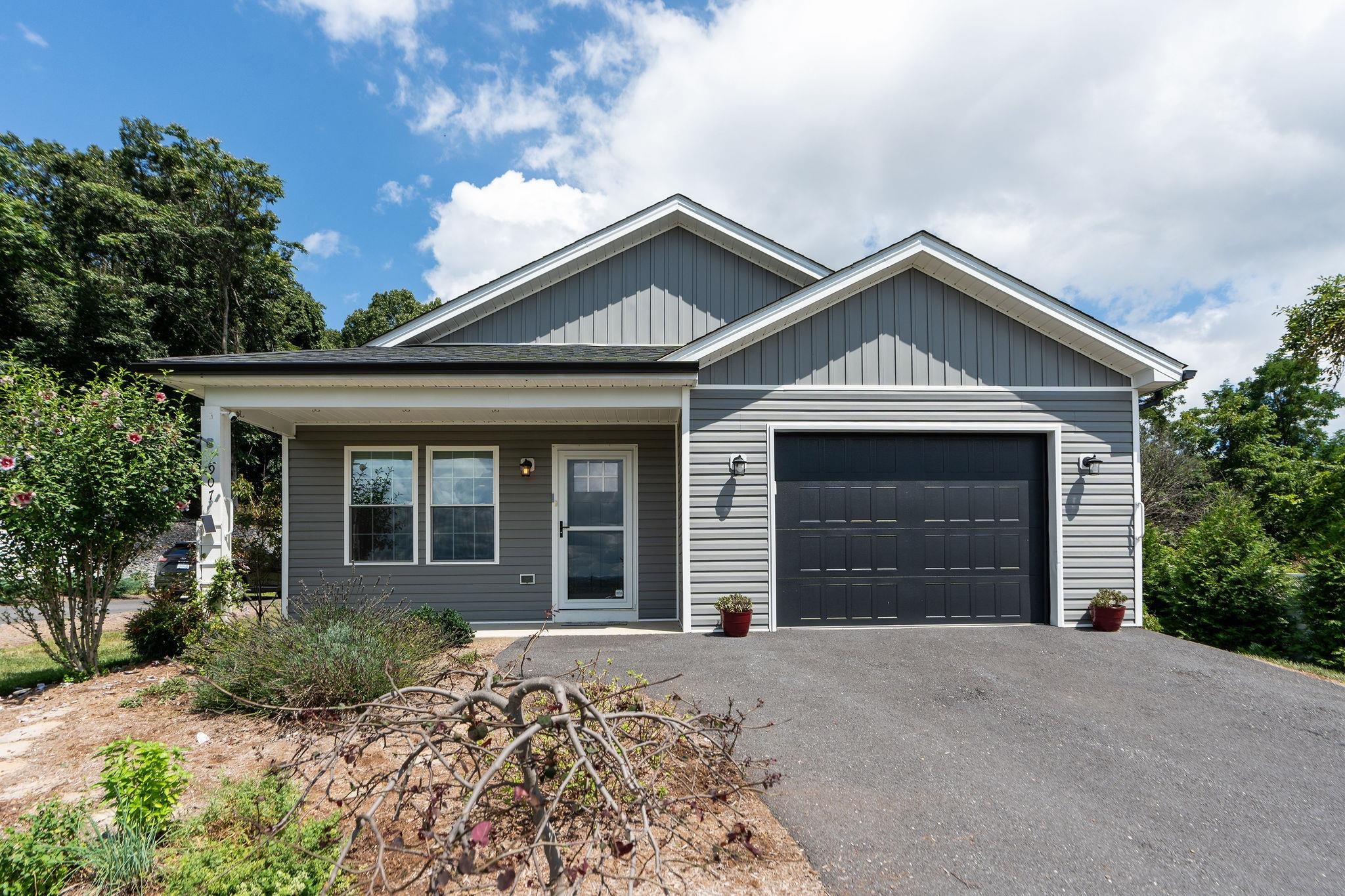 907 POWHATAN ST, STAUNTON, Virginia 24401, 3 Bedrooms Bedrooms, ,2 BathroomsBathrooms,Residential,907 POWHATAN ST,667892 MLS # 667892