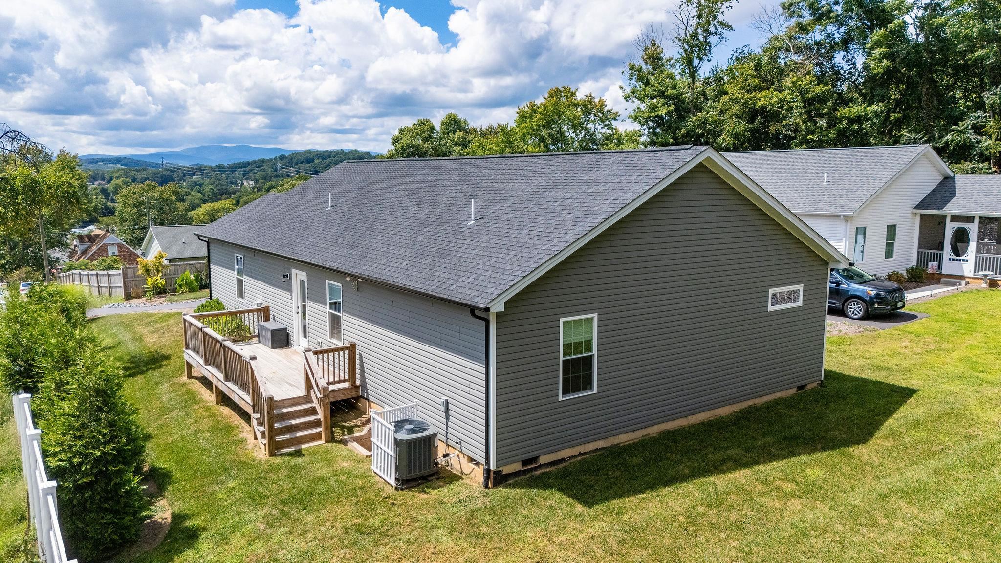 907 POWHATAN ST, STAUNTON, Virginia 24401, 3 Bedrooms Bedrooms, ,2 BathroomsBathrooms,Residential,907 POWHATAN ST,667892 MLS # 667892