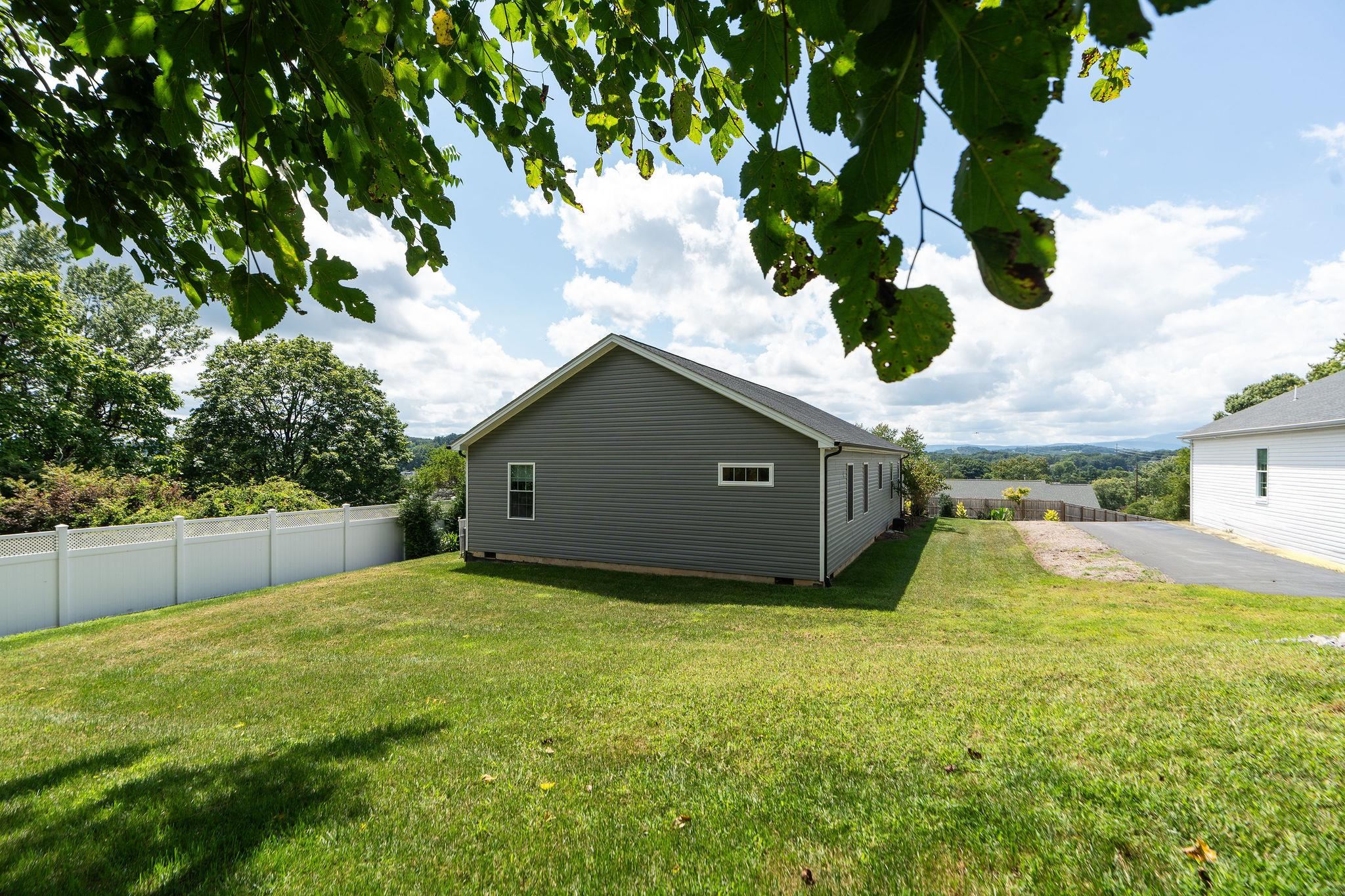 907 POWHATAN ST, STAUNTON, Virginia 24401, 3 Bedrooms Bedrooms, ,2 BathroomsBathrooms,Residential,907 POWHATAN ST,667892 MLS # 667892