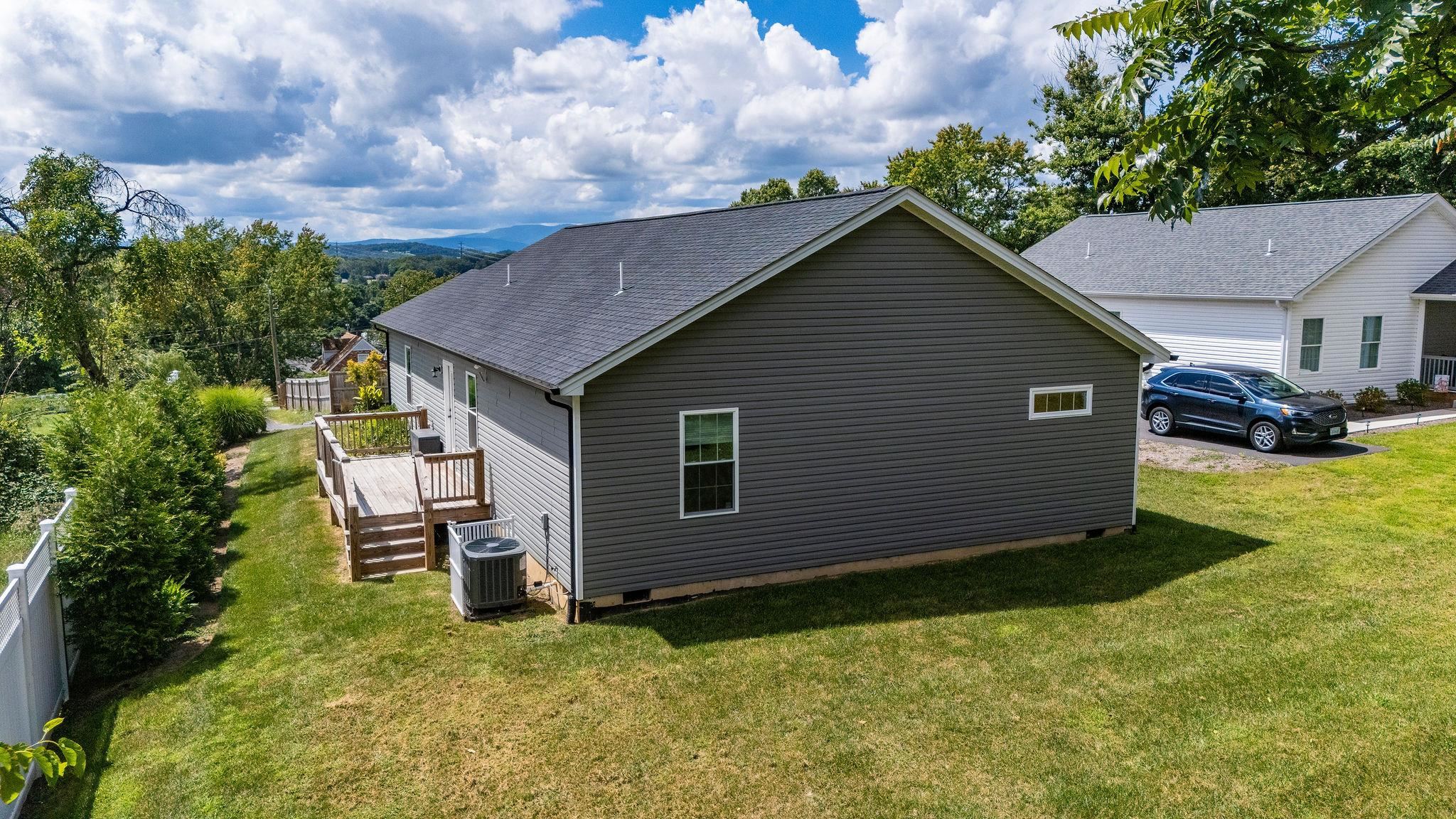 907 POWHATAN ST, STAUNTON, Virginia 24401, 3 Bedrooms Bedrooms, ,2 BathroomsBathrooms,Residential,907 POWHATAN ST,667892 MLS # 667892