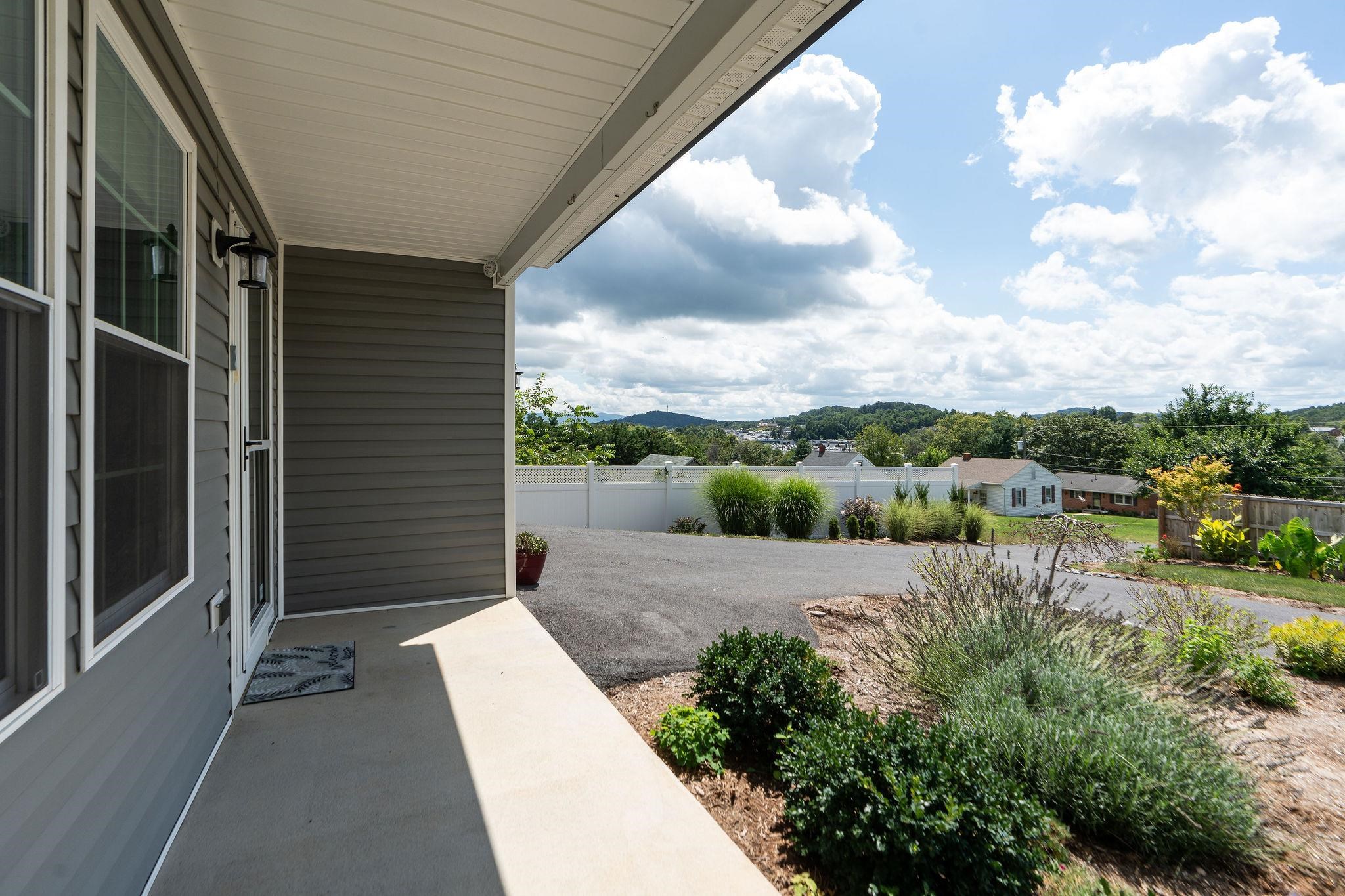 907 POWHATAN ST, STAUNTON, Virginia 24401, 3 Bedrooms Bedrooms, ,2 BathroomsBathrooms,Residential,907 POWHATAN ST,667892 MLS # 667892