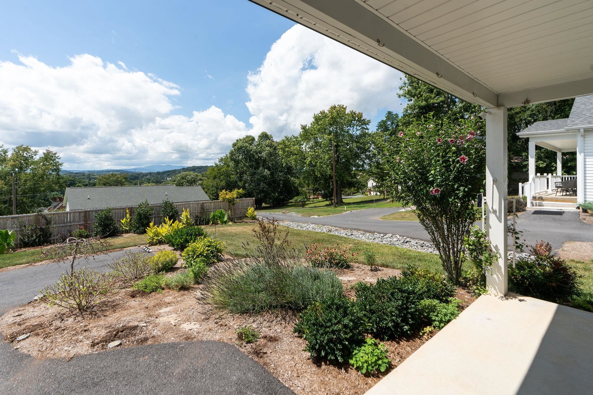 907 POWHATAN ST, STAUNTON, Virginia 24401, 3 Bedrooms Bedrooms, ,2 BathroomsBathrooms,Residential,907 POWHATAN ST,667892 MLS # 667892