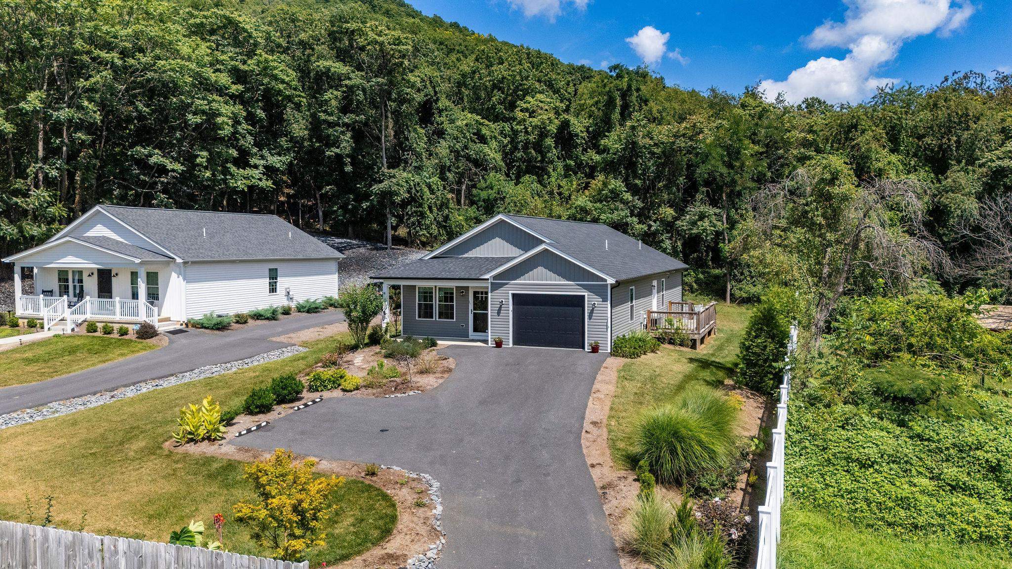 907 POWHATAN ST, STAUNTON, Virginia 24401, 3 Bedrooms Bedrooms, ,2 BathroomsBathrooms,Residential,907 POWHATAN ST,667892 MLS # 667892