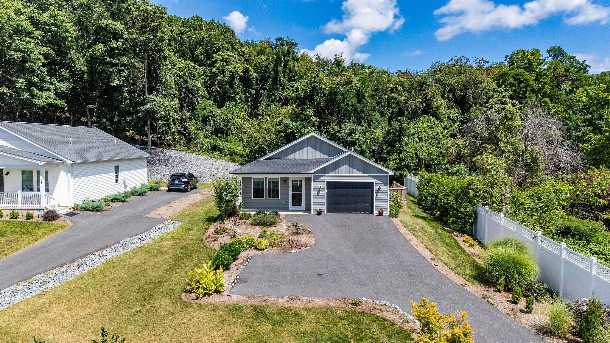 907 POWHATAN ST, STAUNTON, Virginia 24401, 3 Bedrooms Bedrooms, ,2 BathroomsBathrooms,Residential,907 POWHATAN ST,667892 MLS # 667892
