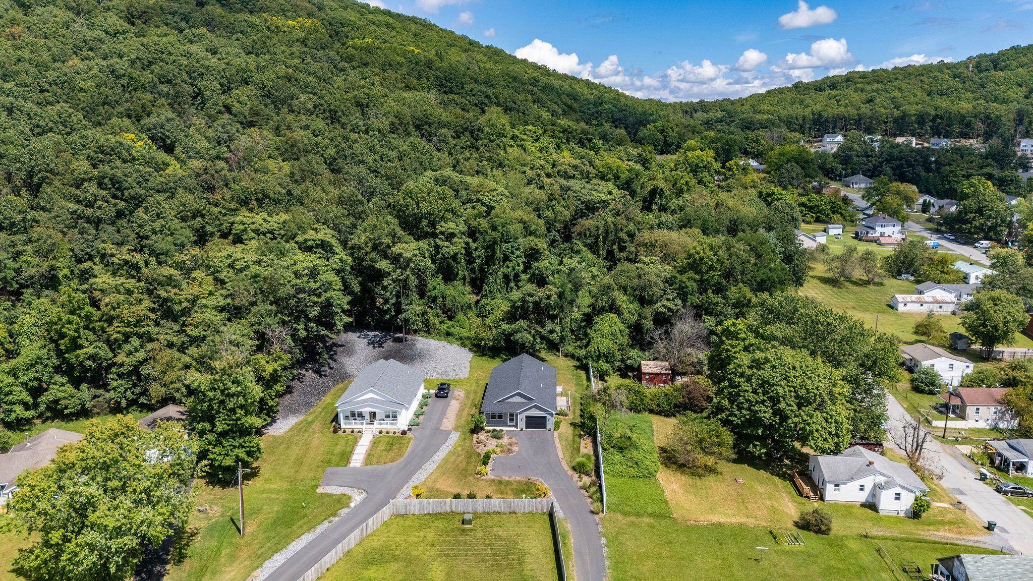 907 POWHATAN ST, STAUNTON, Virginia 24401, 3 Bedrooms Bedrooms, ,2 BathroomsBathrooms,Residential,907 POWHATAN ST,667892 MLS # 667892