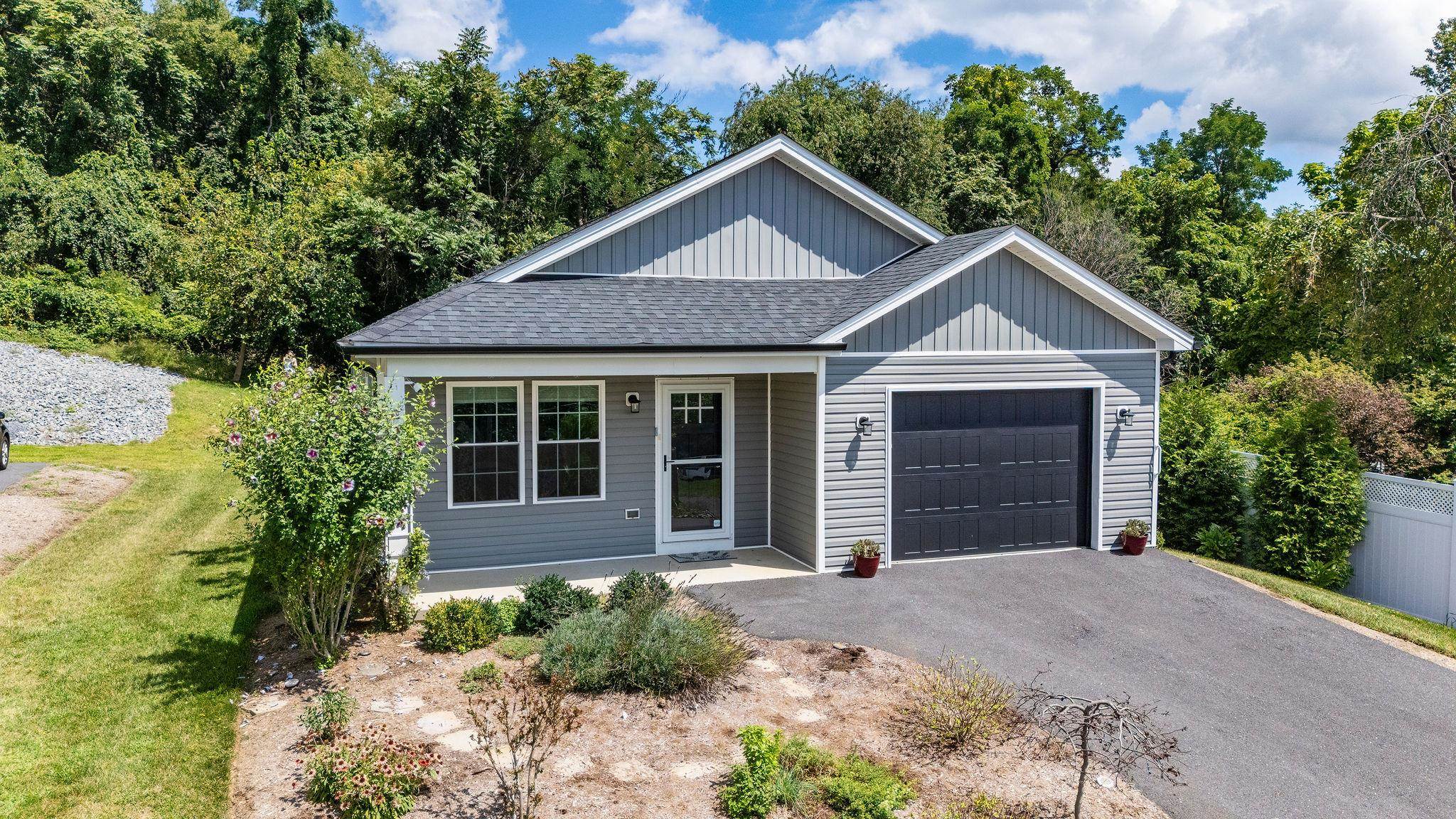907 POWHATAN ST, STAUNTON, Virginia 24401, 3 Bedrooms Bedrooms, ,2 BathroomsBathrooms,Residential,907 POWHATAN ST,667892 MLS # 667892