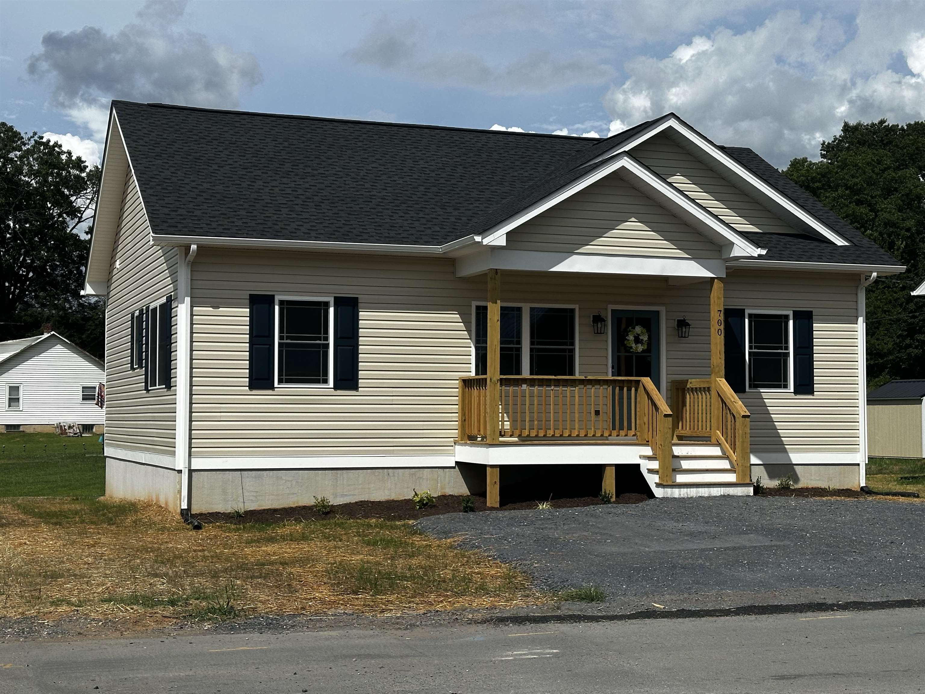 700 MARYLAND AVE, WAYNESBORO, Virginia 22980, 3 Bedrooms Bedrooms, ,2 BathroomsBathrooms,Residential,700 MARYLAND AVE,667896 MLS # 667896