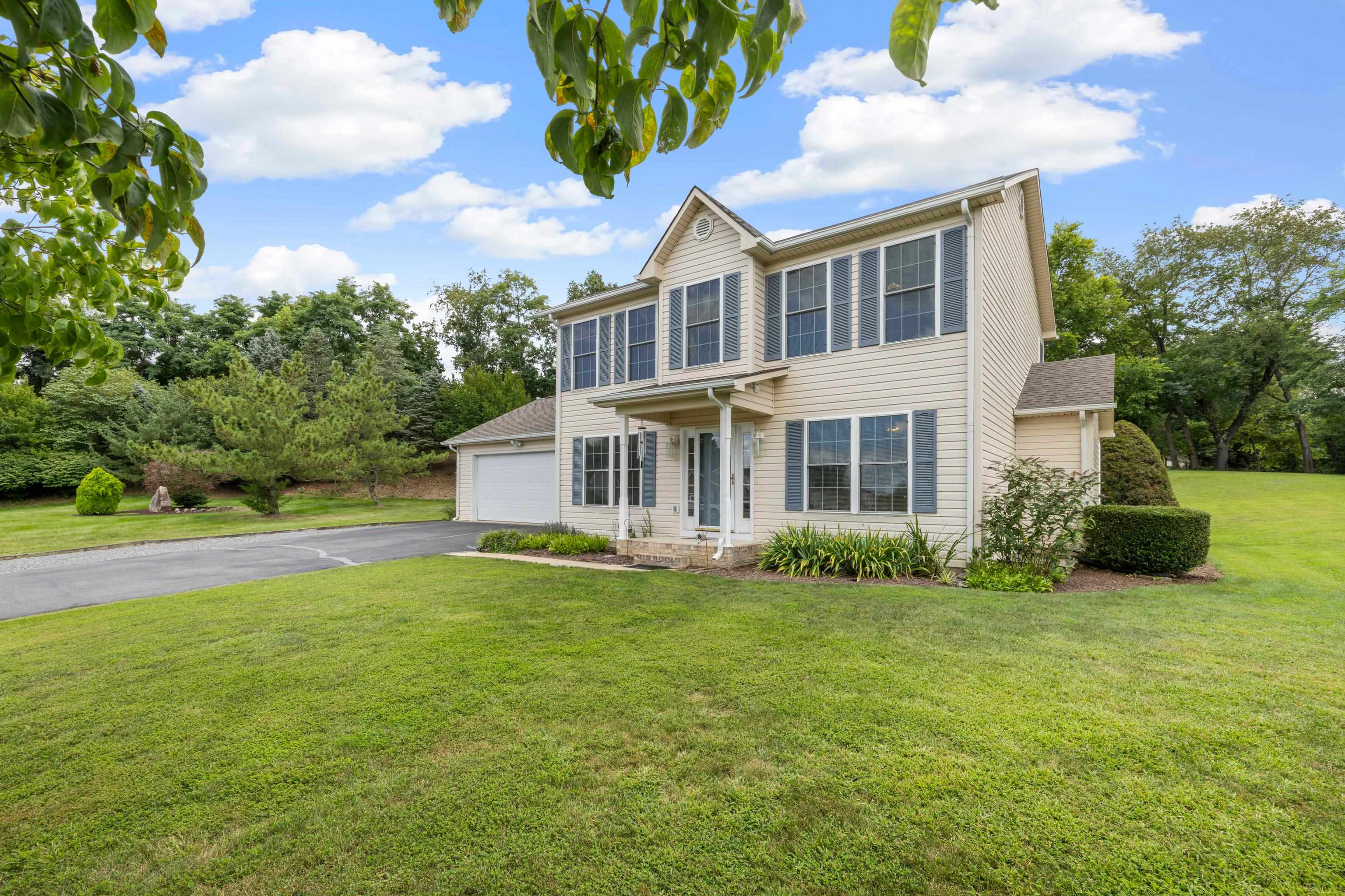 80 GRINDING MILL LN, VERONA, Virginia 24482, 3 Bedrooms Bedrooms, ,2 BathroomsBathrooms,Residential,Spacious & Serene Home on a Large .81 Acre Cul,80 GRINDING MILL LN,667900 MLS # 667900