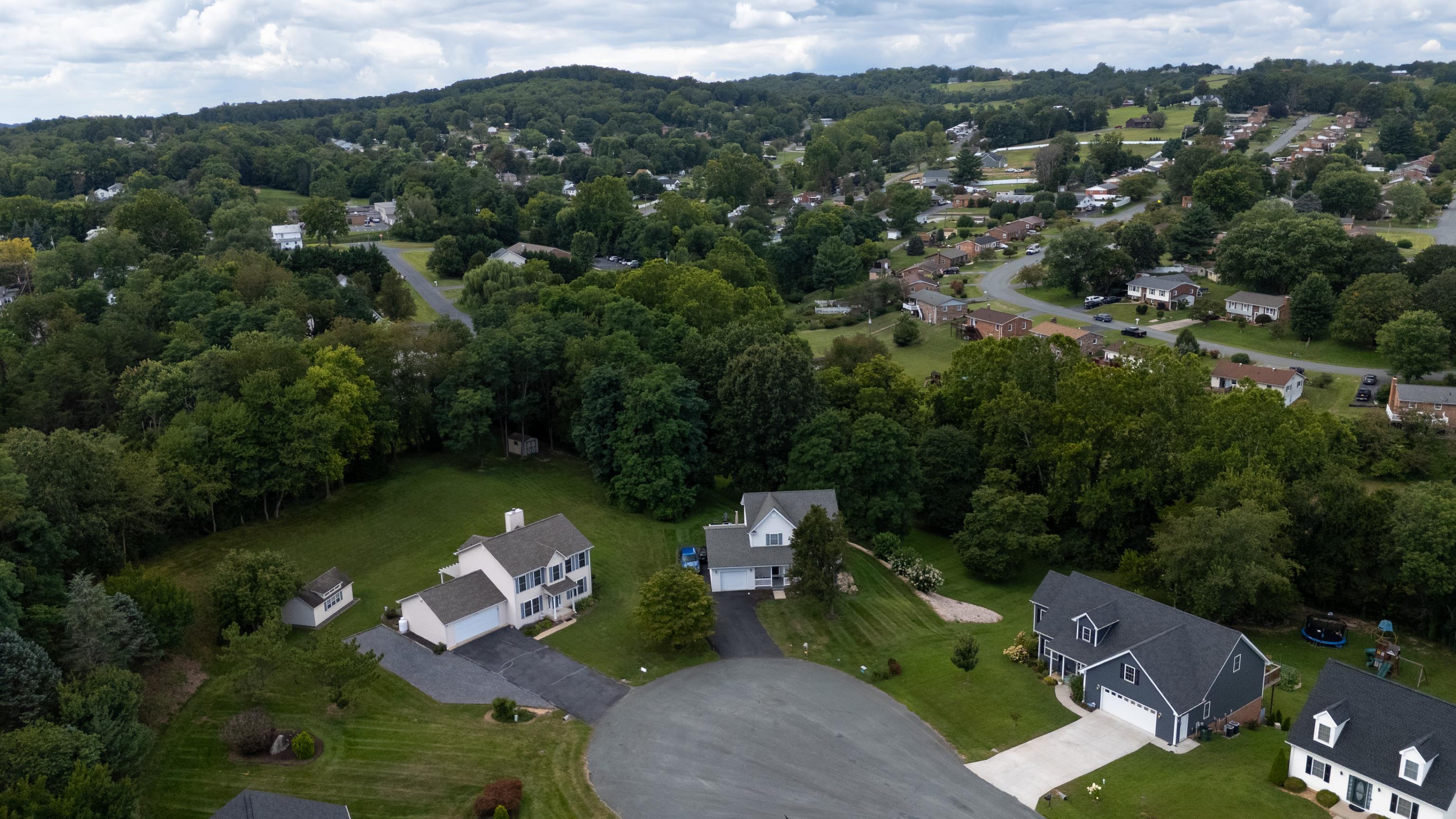 80 GRINDING MILL LN, VERONA, Virginia 24482, 3 Bedrooms Bedrooms, ,2 BathroomsBathrooms,Residential,Spacious & Serene Home on a Large .81 Acre Cul,80 GRINDING MILL LN,667900 MLS # 667900