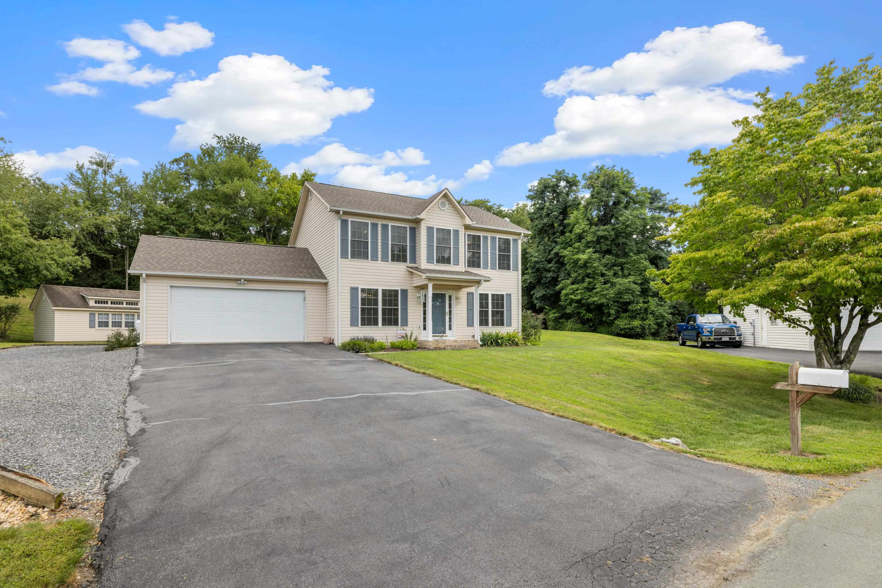 80 GRINDING MILL LN, VERONA, Virginia 24482, 3 Bedrooms Bedrooms, ,2 BathroomsBathrooms,Residential,Spacious & Serene Home on a Large .81 Acre Cul,80 GRINDING MILL LN,667900 MLS # 667900