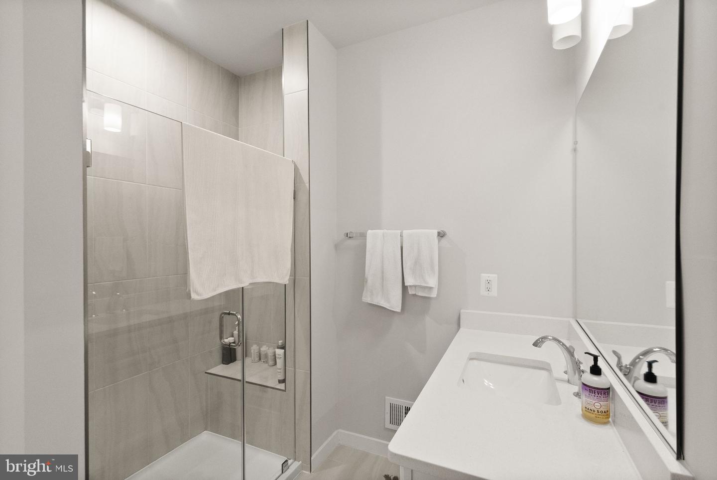 43812 MIDDLEWAY TER, ASHBURN, Virginia 20147, 3 Bedrooms Bedrooms, ,2 BathroomsBathrooms,Residential,For sale,43812 MIDDLEWAY TER,VALO2101064 MLS # VALO2101064
