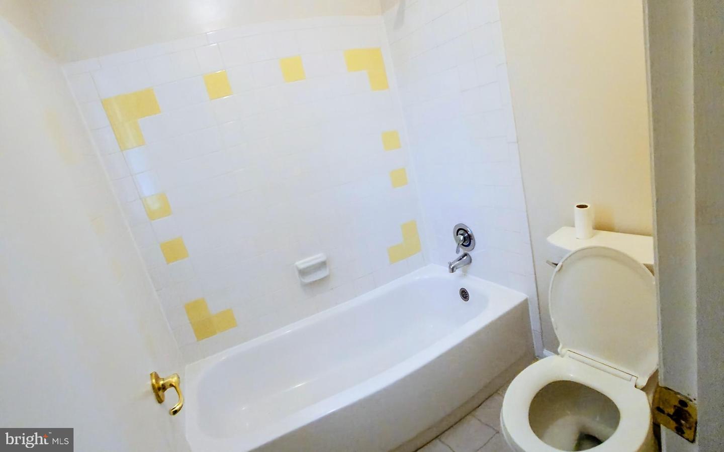 4811 KIRKDALE DR, WOODBRIDGE, Virginia 22193, 5 Bedrooms Bedrooms, ,3 BathroomsBathrooms,Residential,For sale,4811 KIRKDALE DR,VAPW2098534 MLS # VAPW2098534