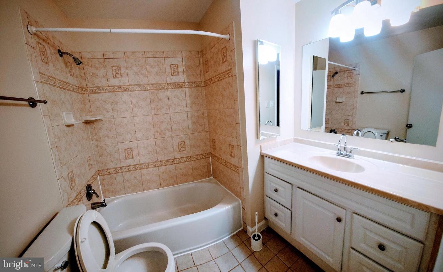4811 KIRKDALE DR, WOODBRIDGE, Virginia 22193, 5 Bedrooms Bedrooms, ,3 BathroomsBathrooms,Residential,For sale,4811 KIRKDALE DR,VAPW2098534 MLS # VAPW2098534