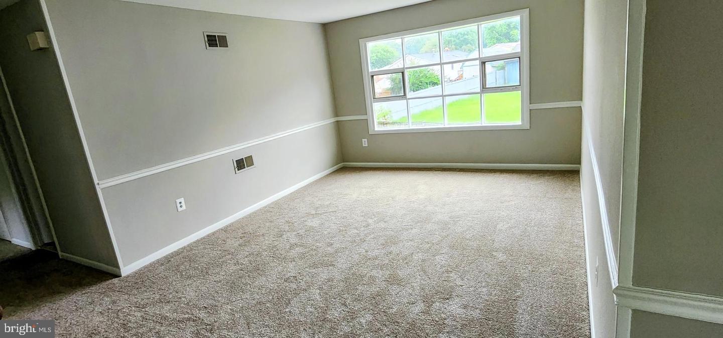 4811 KIRKDALE DR, WOODBRIDGE, Virginia 22193, 5 Bedrooms Bedrooms, ,3 BathroomsBathrooms,Residential,For sale,4811 KIRKDALE DR,VAPW2098534 MLS # VAPW2098534