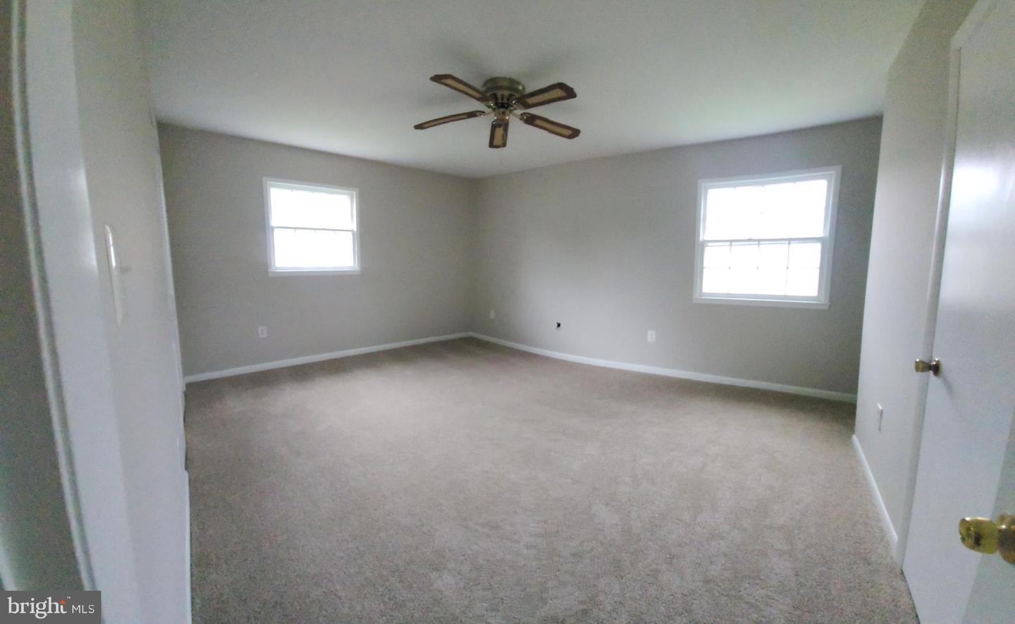 4811 KIRKDALE DR, WOODBRIDGE, Virginia 22193, 5 Bedrooms Bedrooms, ,3 BathroomsBathrooms,Residential,For sale,4811 KIRKDALE DR,VAPW2098534 MLS # VAPW2098534