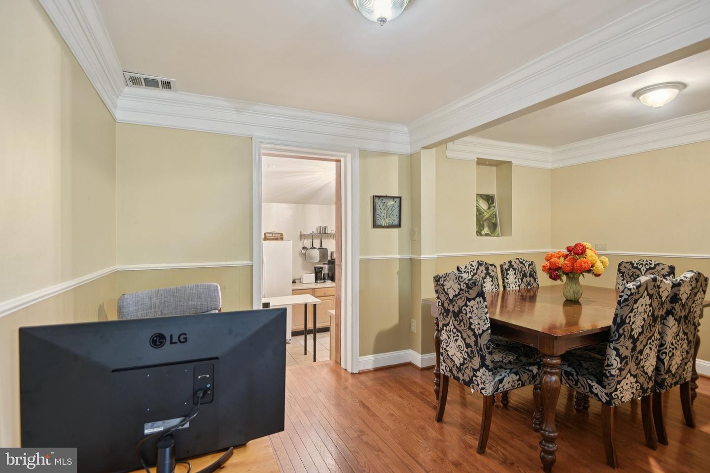 3705 S FOUR MILE RUN DR S, ARLINGTON, Virginia 22206, 4 Bedrooms Bedrooms, 10 Rooms Rooms,3 BathroomsBathrooms,Residential,For sale,3705 S FOUR MILE RUN DR S,VAAR2060270 MLS # VAAR2060270