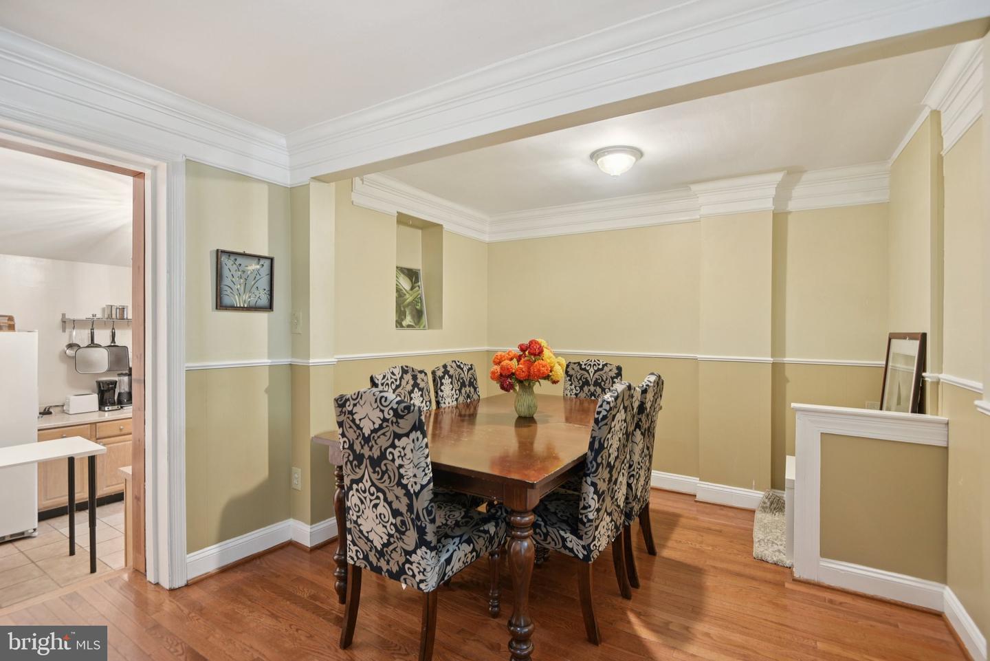3705 S FOUR MILE RUN DR S, ARLINGTON, Virginia 22206, 4 Bedrooms Bedrooms, 10 Rooms Rooms,3 BathroomsBathrooms,Residential,For sale,3705 S FOUR MILE RUN DR S,VAAR2060270 MLS # VAAR2060270