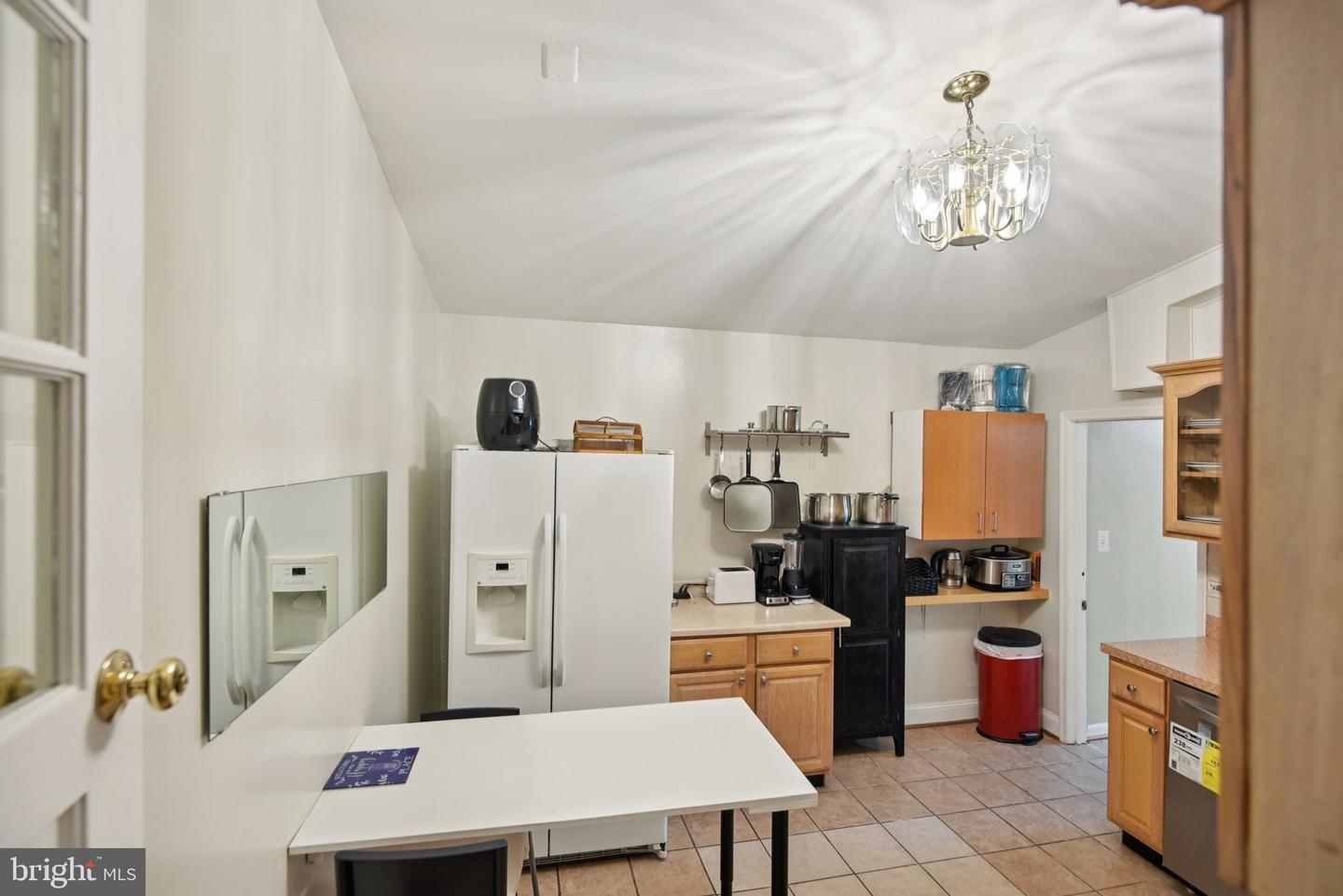 3705 S FOUR MILE RUN DR S, ARLINGTON, Virginia 22206, 4 Bedrooms Bedrooms, 10 Rooms Rooms,3 BathroomsBathrooms,Residential,For sale,3705 S FOUR MILE RUN DR S,VAAR2060270 MLS # VAAR2060270