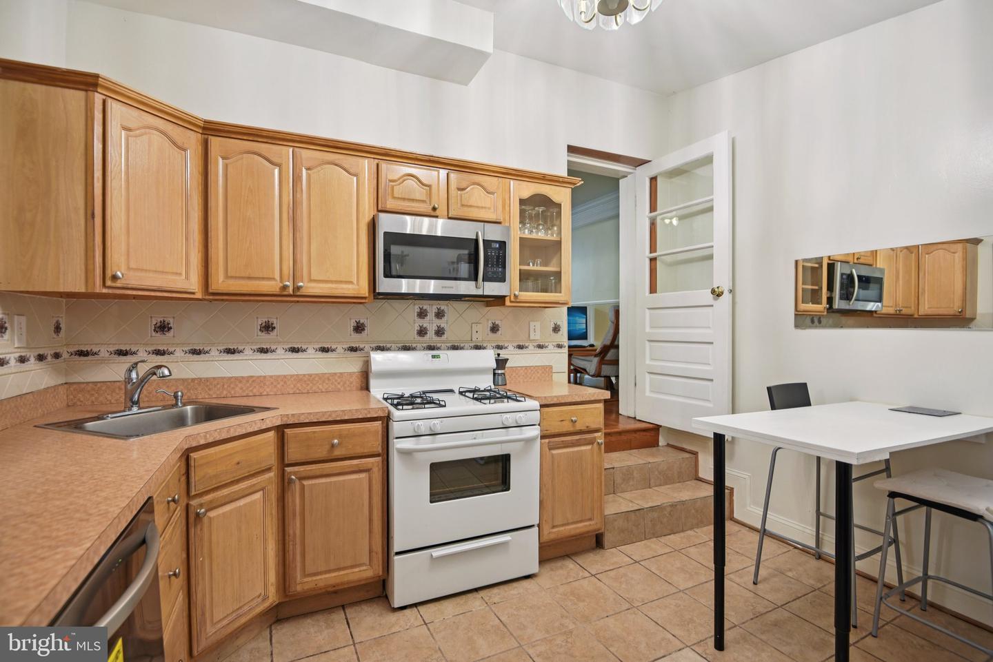 3705 S FOUR MILE RUN DR S, ARLINGTON, Virginia 22206, 4 Bedrooms Bedrooms, 10 Rooms Rooms,3 BathroomsBathrooms,Residential,For sale,3705 S FOUR MILE RUN DR S,VAAR2060270 MLS # VAAR2060270