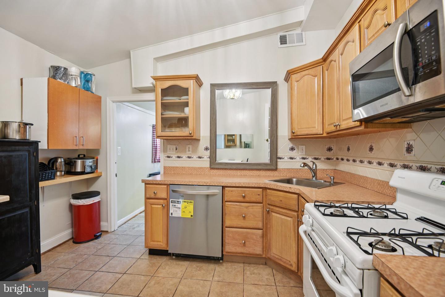3705 S FOUR MILE RUN DR S, ARLINGTON, Virginia 22206, 4 Bedrooms Bedrooms, 10 Rooms Rooms,3 BathroomsBathrooms,Residential,For sale,3705 S FOUR MILE RUN DR S,VAAR2060270 MLS # VAAR2060270