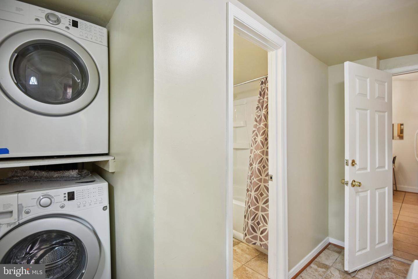 3705 S FOUR MILE RUN DR S, ARLINGTON, Virginia 22206, 4 Bedrooms Bedrooms, 10 Rooms Rooms,3 BathroomsBathrooms,Residential,For sale,3705 S FOUR MILE RUN DR S,VAAR2060270 MLS # VAAR2060270