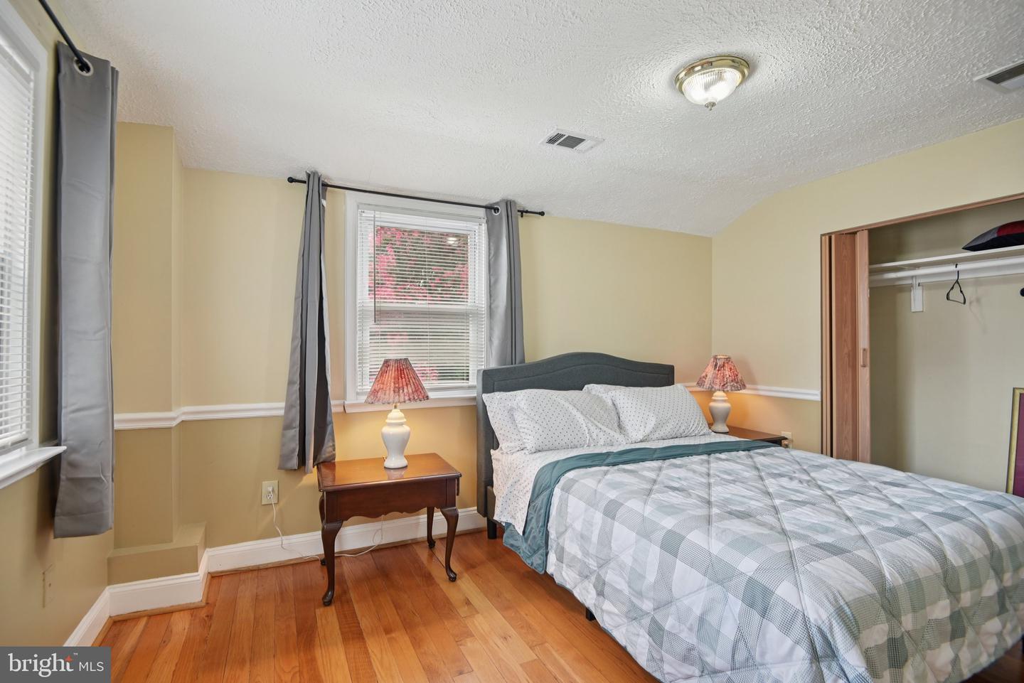 3705 S FOUR MILE RUN DR S, ARLINGTON, Virginia 22206, 4 Bedrooms Bedrooms, 10 Rooms Rooms,3 BathroomsBathrooms,Residential,For sale,3705 S FOUR MILE RUN DR S,VAAR2060270 MLS # VAAR2060270