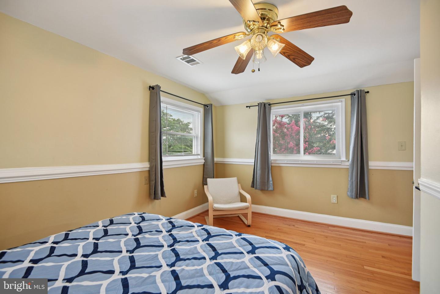 3705 S FOUR MILE RUN DR S, ARLINGTON, Virginia 22206, 4 Bedrooms Bedrooms, 10 Rooms Rooms,3 BathroomsBathrooms,Residential,For sale,3705 S FOUR MILE RUN DR S,VAAR2060270 MLS # VAAR2060270