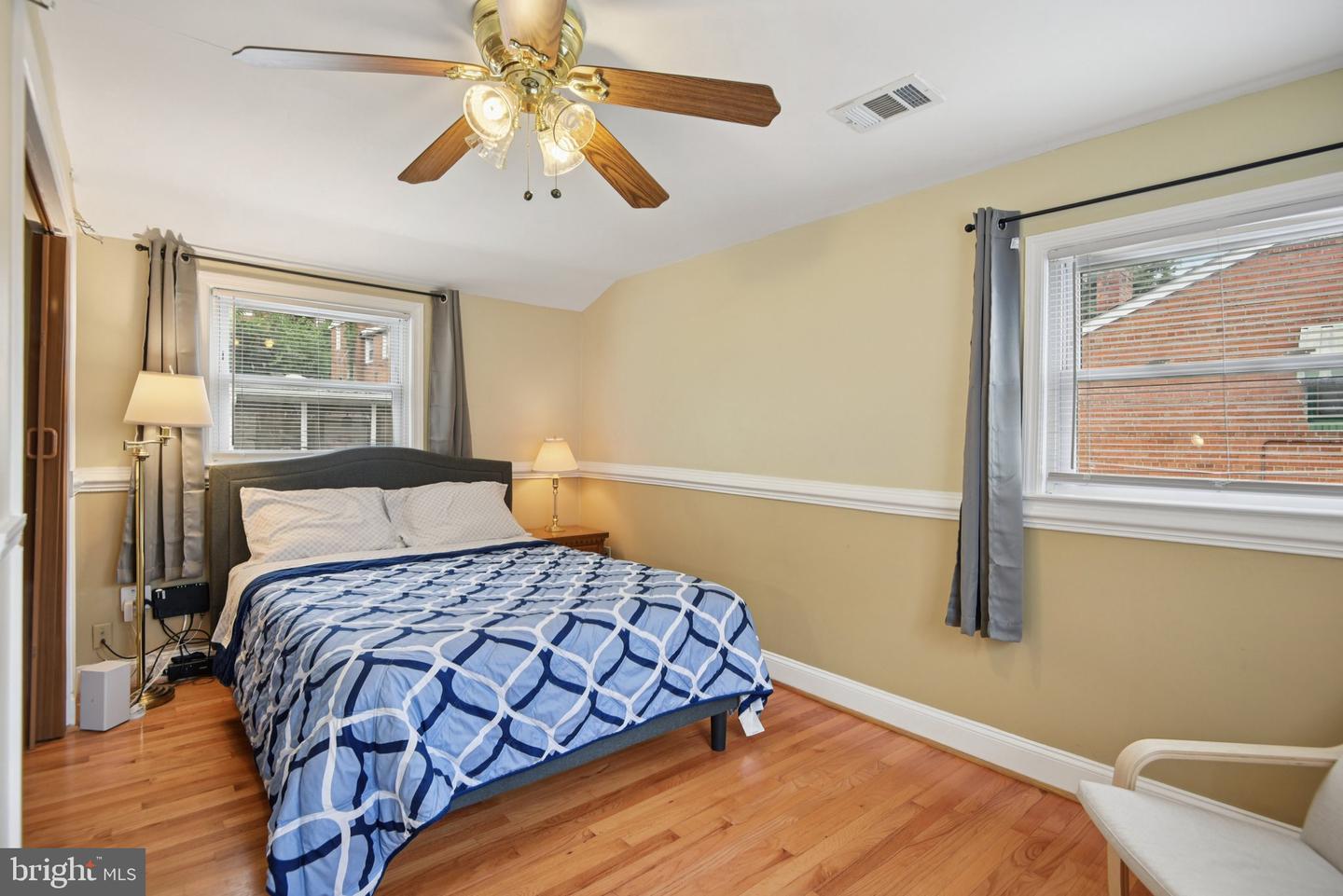 3705 S FOUR MILE RUN DR S, ARLINGTON, Virginia 22206, 4 Bedrooms Bedrooms, 10 Rooms Rooms,3 BathroomsBathrooms,Residential,For sale,3705 S FOUR MILE RUN DR S,VAAR2060270 MLS # VAAR2060270
