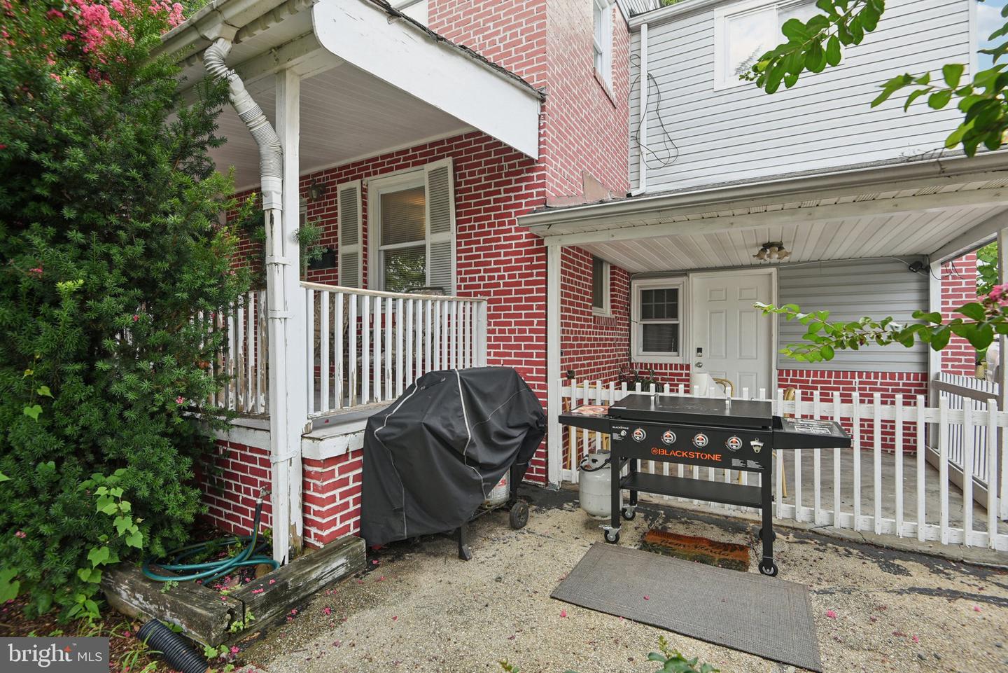 3705 S FOUR MILE RUN DR S, ARLINGTON, Virginia 22206, 4 Bedrooms Bedrooms, 10 Rooms Rooms,3 BathroomsBathrooms,Residential,For sale,3705 S FOUR MILE RUN DR S,VAAR2060270 MLS # VAAR2060270