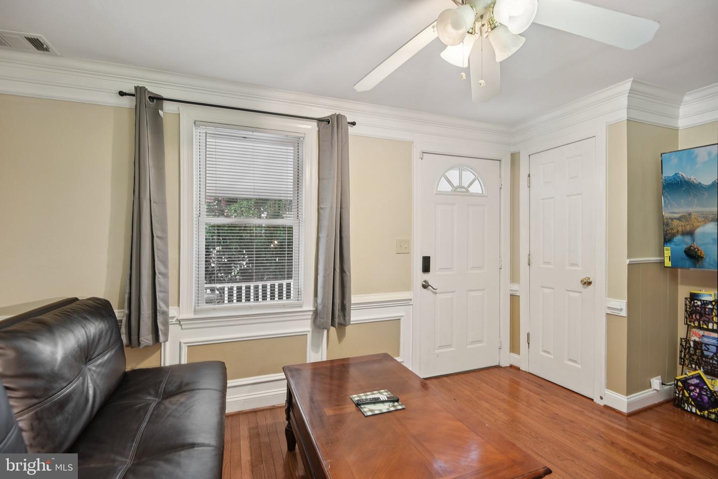 3705 S FOUR MILE RUN DR S, ARLINGTON, Virginia 22206, 4 Bedrooms Bedrooms, 10 Rooms Rooms,3 BathroomsBathrooms,Residential,For sale,3705 S FOUR MILE RUN DR S,VAAR2060270 MLS # VAAR2060270