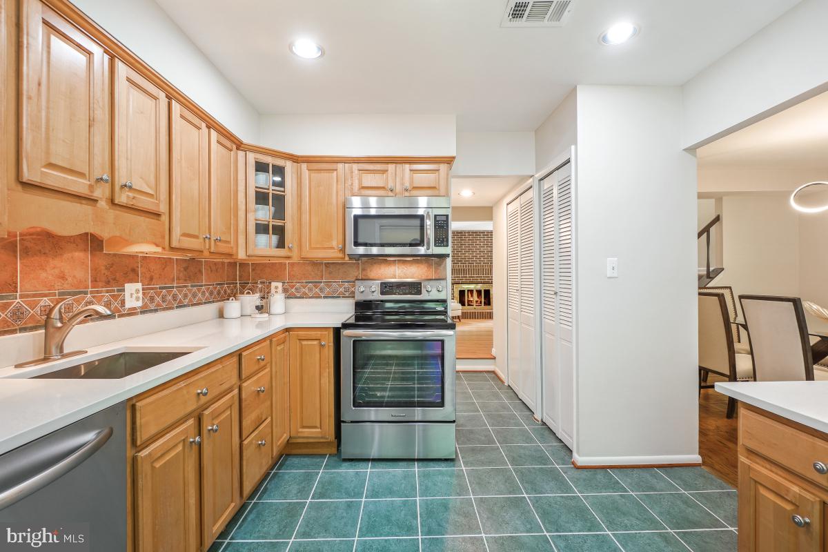 2130 GLENCOURSE LN, RESTON, Virginia 20191, 3 Bedrooms Bedrooms, ,2 BathroomsBathrooms,Residential,For sale,2130 GLENCOURSE LN,VAFX2255030 MLS # VAFX2255030