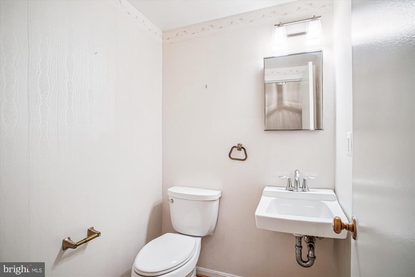 7492 COVENT WOOD CT, ANNANDALE, Virginia 22003, 3 Bedrooms Bedrooms, ,2 BathroomsBathrooms,Residential,For sale,7492 COVENT WOOD CT,VAFX2255136 MLS # VAFX2255136