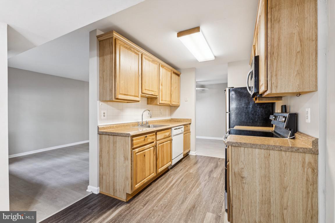 9559 COGGS BILL DR #102, MANASSAS, Virginia 20110, 2 Bedrooms Bedrooms, ,1 BathroomBathrooms,Residential,For sale,9559 COGGS BILL DR #102,VAMN2009064 MLS # VAMN2009064