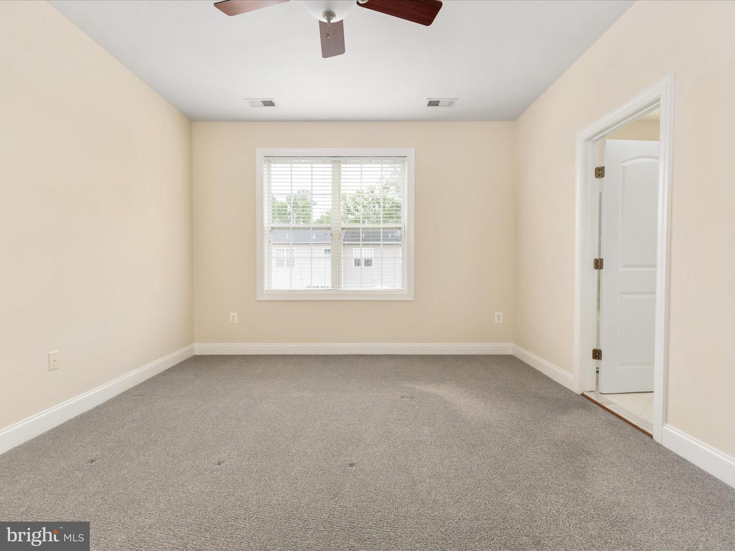 15862 MACKENZIE MANOR DR, HAYMARKET, Virginia 20169, 3 Bedrooms Bedrooms, ,2 BathroomsBathrooms,Residential,For sale,15862 MACKENZIE MANOR DR,VAPW2099942 MLS # VAPW2099942