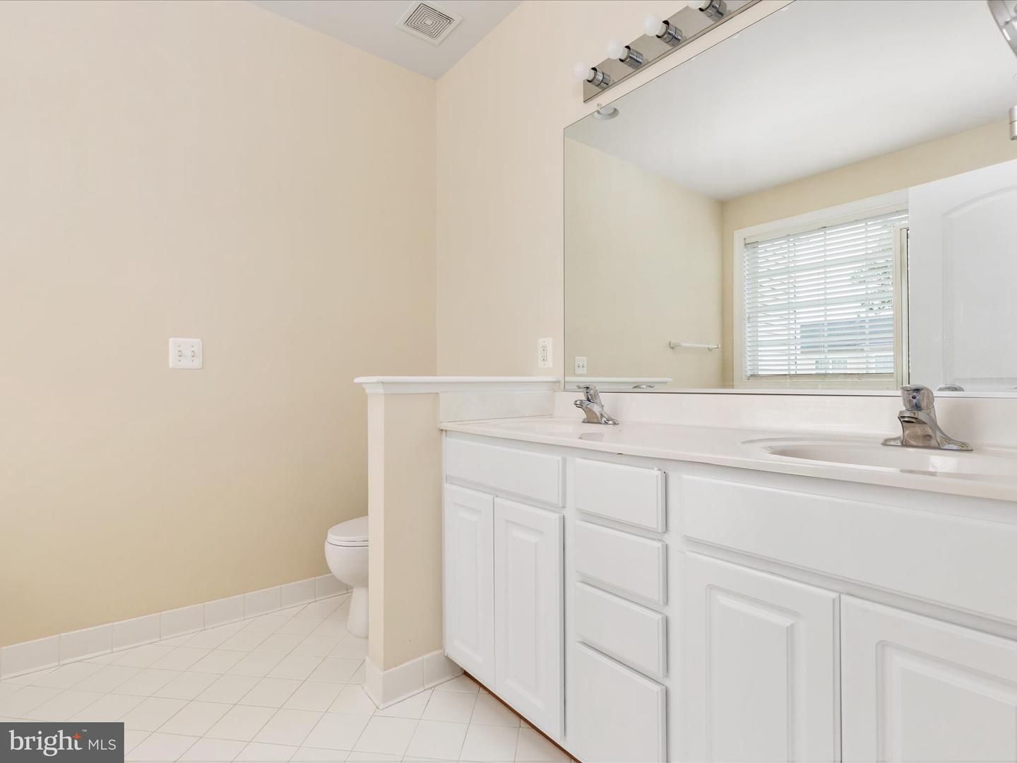 15862 MACKENZIE MANOR DR, HAYMARKET, Virginia 20169, 3 Bedrooms Bedrooms, ,2 BathroomsBathrooms,Residential,For sale,15862 MACKENZIE MANOR DR,VAPW2099942 MLS # VAPW2099942