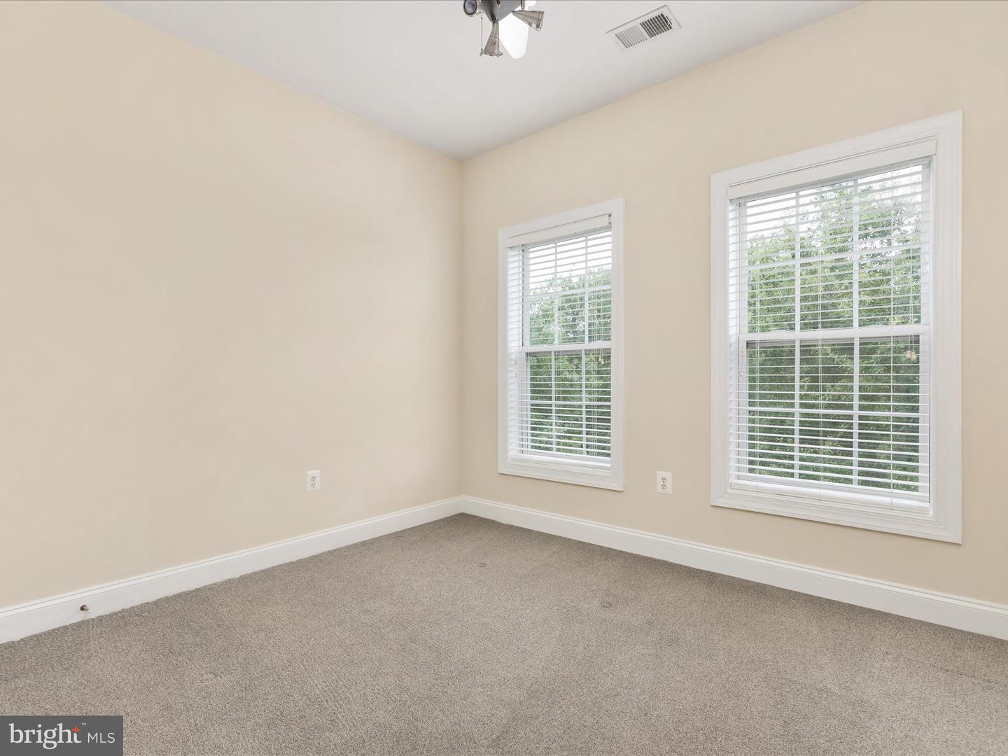 15862 MACKENZIE MANOR DR, HAYMARKET, Virginia 20169, 3 Bedrooms Bedrooms, ,2 BathroomsBathrooms,Residential,For sale,15862 MACKENZIE MANOR DR,VAPW2099942 MLS # VAPW2099942