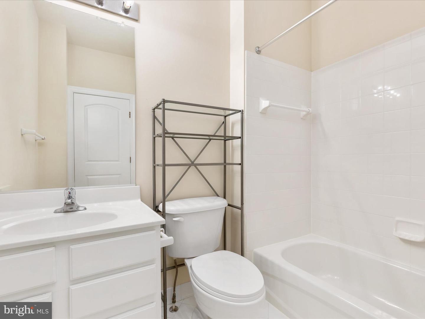 15862 MACKENZIE MANOR DR, HAYMARKET, Virginia 20169, 3 Bedrooms Bedrooms, ,2 BathroomsBathrooms,Residential,For sale,15862 MACKENZIE MANOR DR,VAPW2099942 MLS # VAPW2099942