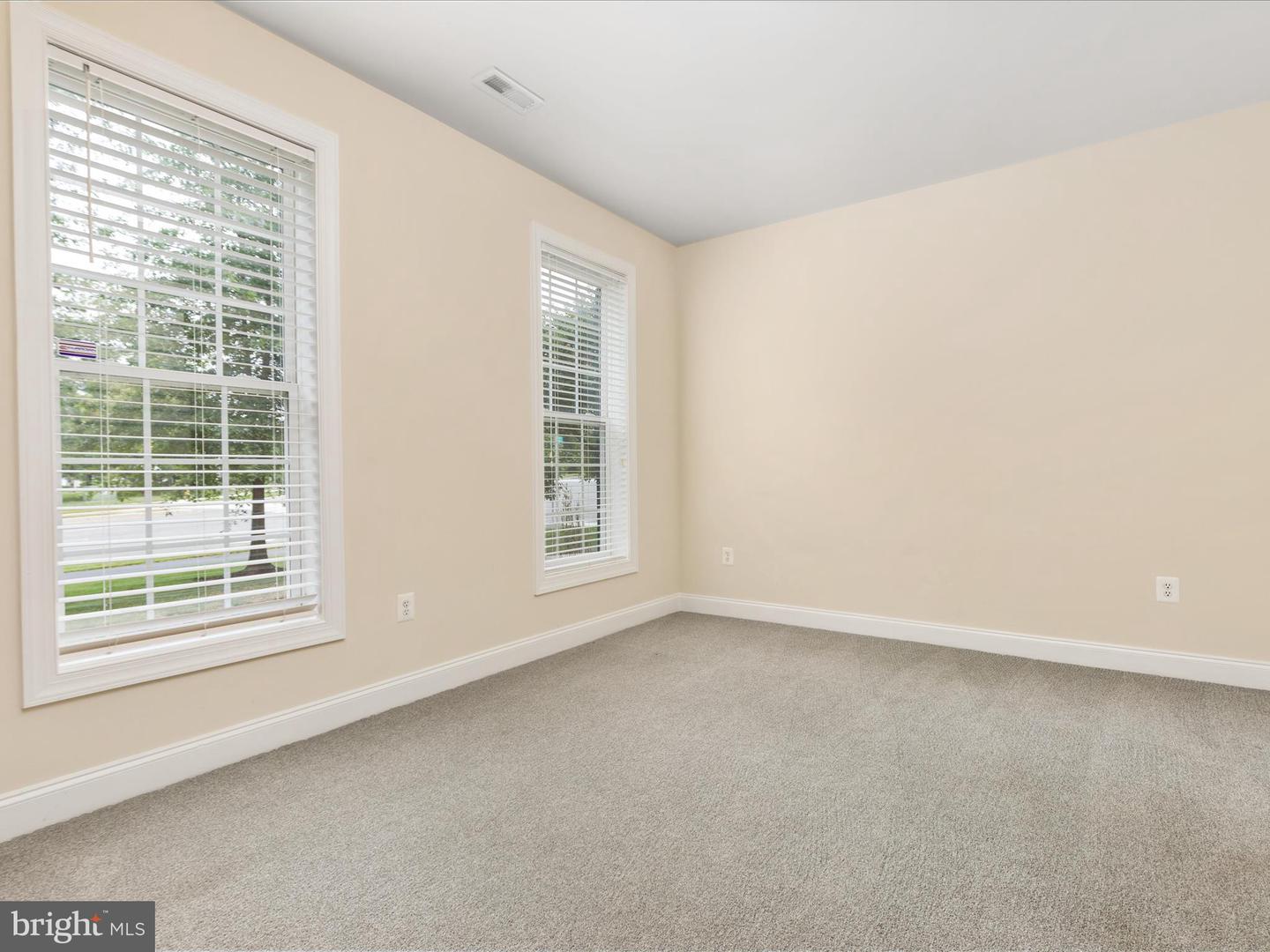 15862 MACKENZIE MANOR DR, HAYMARKET, Virginia 20169, 3 Bedrooms Bedrooms, ,2 BathroomsBathrooms,Residential,For sale,15862 MACKENZIE MANOR DR,VAPW2099942 MLS # VAPW2099942