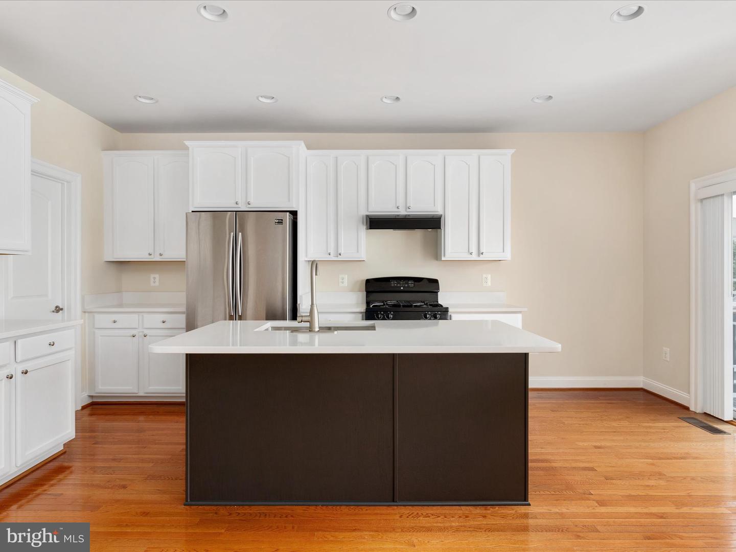 15862 MACKENZIE MANOR DR, HAYMARKET, Virginia 20169, 3 Bedrooms Bedrooms, ,2 BathroomsBathrooms,Residential,For sale,15862 MACKENZIE MANOR DR,VAPW2099942 MLS # VAPW2099942